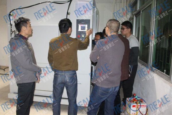 矚目！深圳知名企業(yè)慕名而來(lái)一睹非標(biāo)定制冷熱沖擊試驗(yàn)箱風(fēng)采