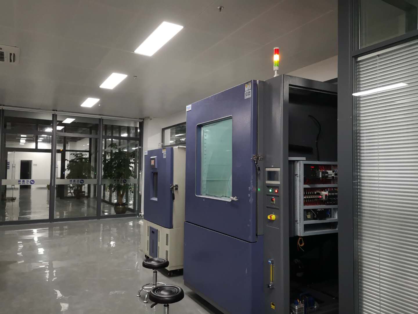 恒溫恒濕箱設備.jpg
